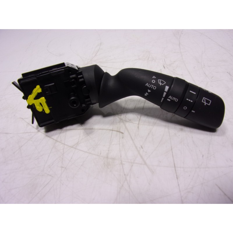 Recambio de mando limpia para toyota yaris 1.5 vvti hev referencia OEM IAM  02A50 