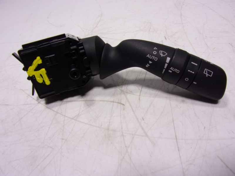 Recambio de mando limpia para toyota yaris 1.5 vvti hev referencia OEM IAM  02A50 