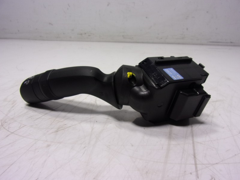 Recambio de mando limpia para toyota yaris 1.5 vvti hev referencia OEM IAM  02A50 