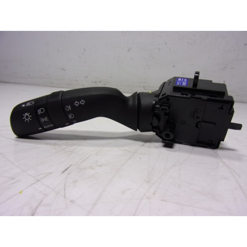 Recambio de mando luces para toyota yaris 1.5 vvti hev referencia OEM IAM  02D70 