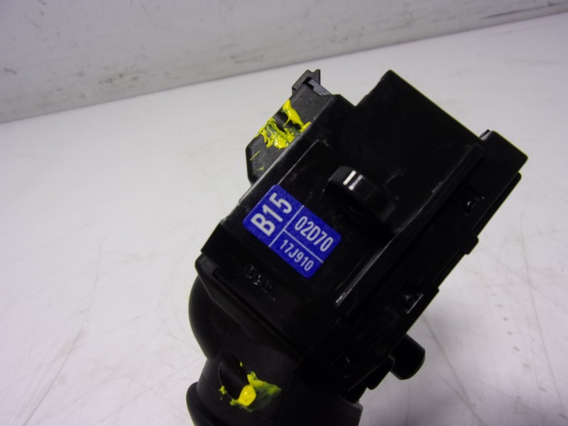 Recambio de mando luces para toyota yaris 1.5 vvti hev referencia OEM IAM  02D70 