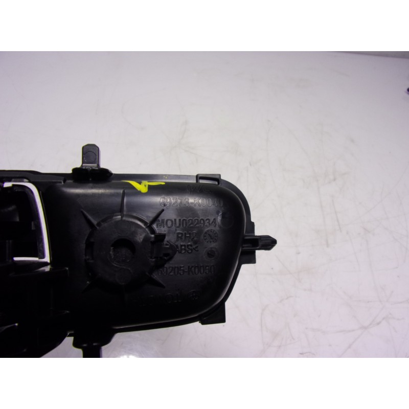 Recambio de maneta interior delantera derecha para toyota yaris 1.5 vvti hev referencia OEM IAM  69273K0040 