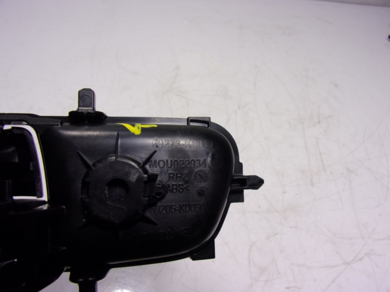 Recambio de maneta interior delantera derecha para toyota yaris 1.5 vvti hev referencia OEM IAM  69273K0040 