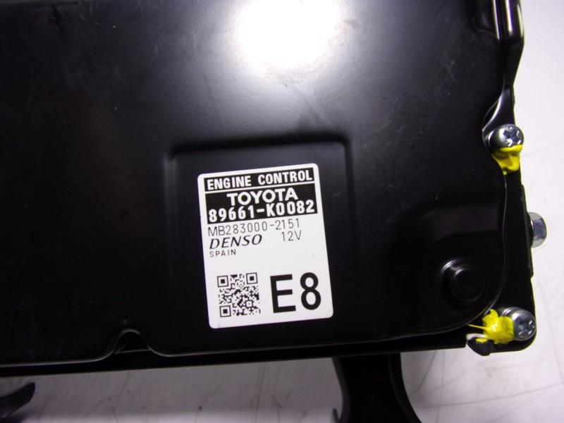 Recambio de centralita motor uce para toyota yaris 1.5 vvti hev referencia OEM IAM  89661K0082 