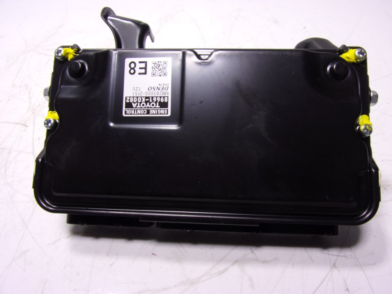 Recambio de centralita motor uce para toyota yaris 1.5 vvti hev referencia OEM IAM  89661K0082 