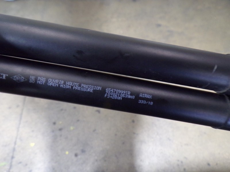 Recambio de amortiguador capot para renault captur 1.3 tce referencia OEM IAM 654709991R 654709991R 