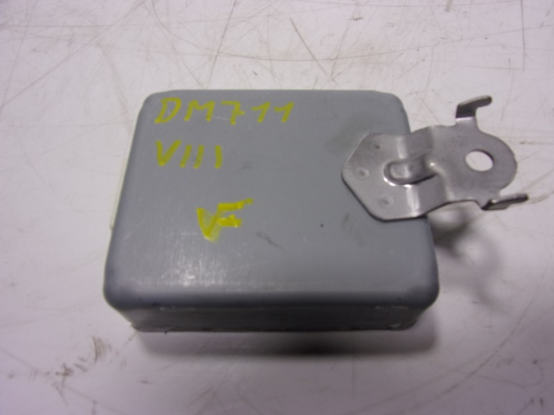 Recambio de modulo electronico para toyota yaris 1.5 vvti hev referencia OEM IAM  86572K0010 