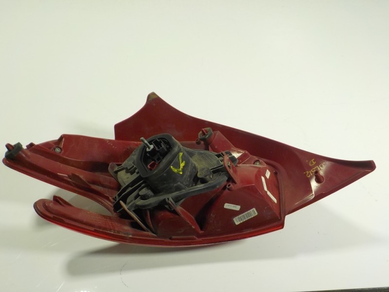 Recambio de piloto trasero derecho para peugeot 208 1.6 16v hdi fap referencia OEM IAM  9672628380 