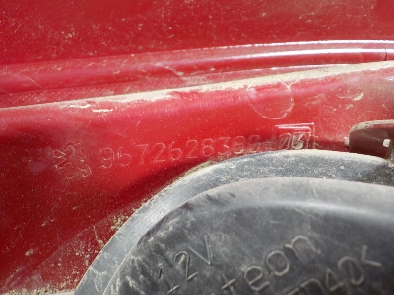 Recambio de piloto trasero derecho para peugeot 208 1.6 16v hdi fap referencia OEM IAM  9672628380 