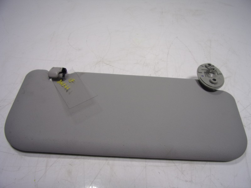 Recambio de parasol izquierdo para toyota yaris 1.5 vvti hev referencia OEM IAM   