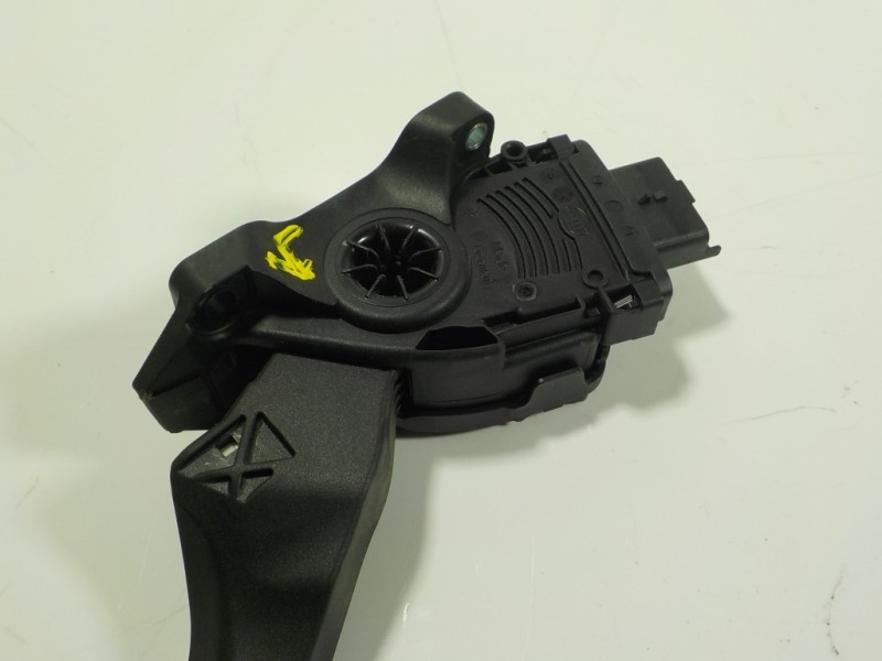 Recambio de potenciometro pedal para peugeot 208 1.6 16v hdi fap referencia OEM IAM 1601CW 9671433780 