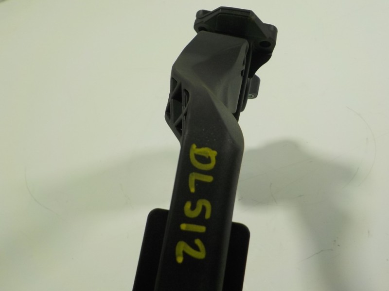 Recambio de potenciometro pedal para peugeot 208 1.6 16v hdi fap referencia OEM IAM 1601CW 9671433780 