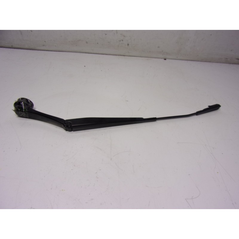 Recambio de brazo limpia delantero derecho para ford mondeo turn. 2.0 tdci cat referencia OEM IAM 2410771  