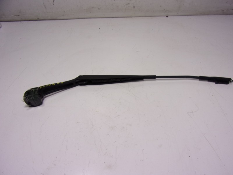 Recambio de brazo limpia delantero derecho para ford mondeo turn. 2.0 tdci cat referencia OEM IAM 2410771  