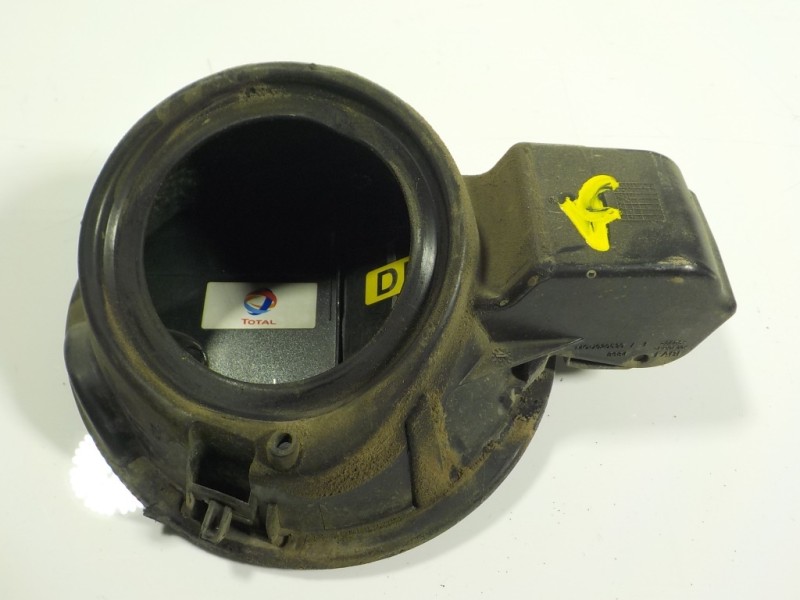 Recambio de tapa combustible para peugeot 208 1.6 16v hdi fap referencia OEM IAM 9673905980  9807206080