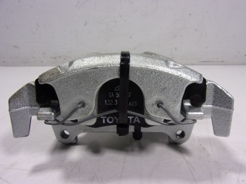 Recambio de pinza freno delantera izquierda para toyota yaris 1.5 vvti hev referencia OEM IAM   