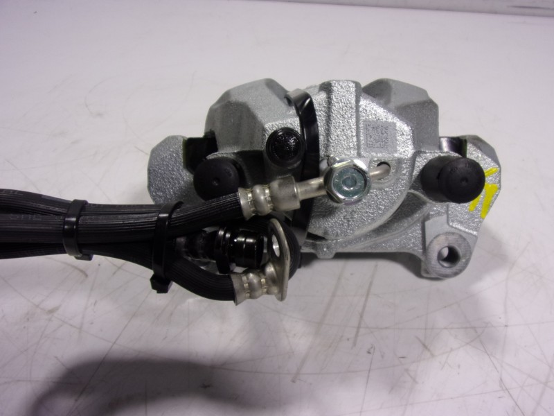 Recambio de pinza freno delantera izquierda para toyota yaris 1.5 vvti hev referencia OEM IAM   