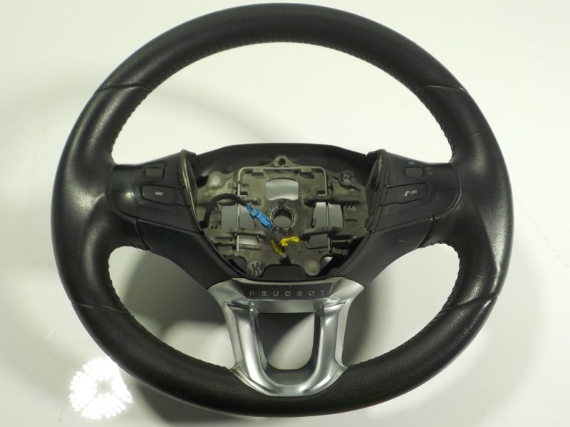 Recambio de volante para peugeot 208 1.6 16v hdi fap referencia OEM IAM 96739515ZD  