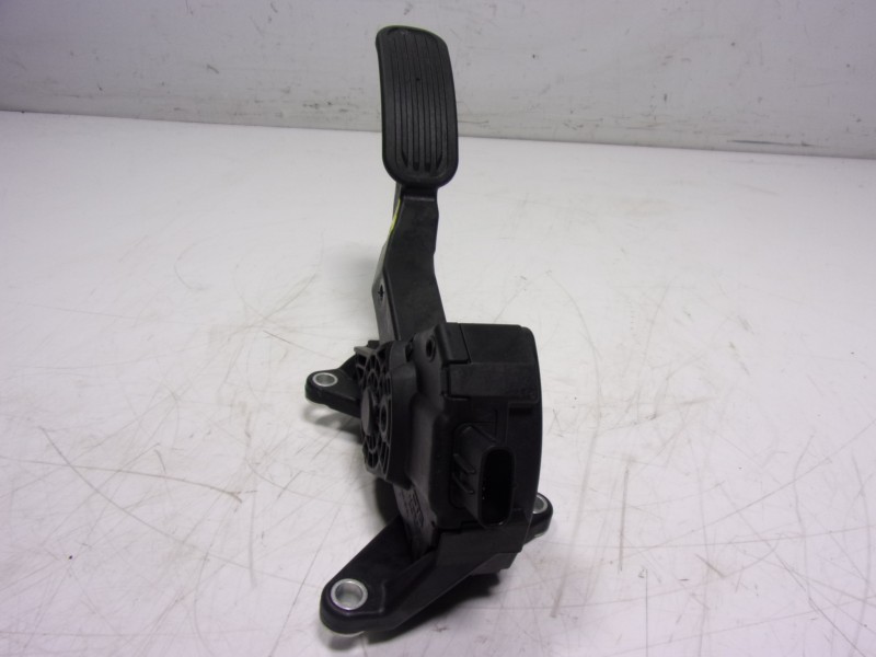 Recambio de potenciometro pedal para toyota yaris 1.5 vvti hev referencia OEM IAM  78110K0030 