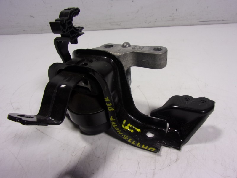 Recambio de soporte motor derecho para toyota yaris 1.5 vvti hev referencia OEM IAM   