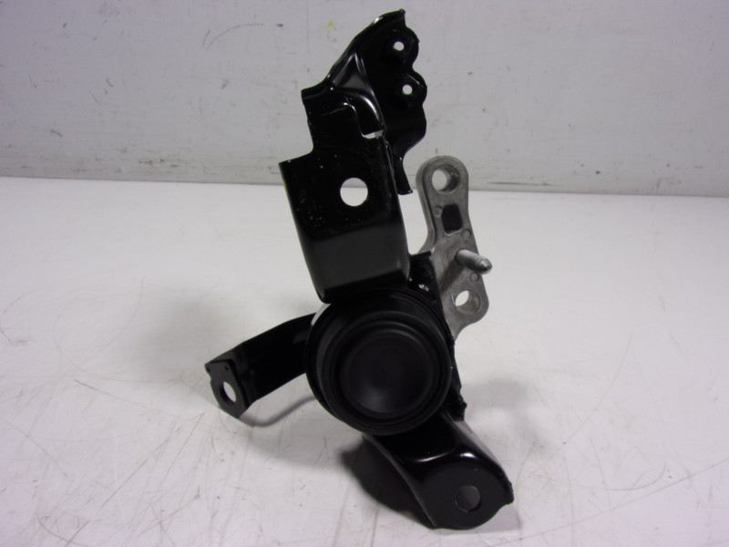 Recambio de soporte motor derecho para toyota yaris 1.5 vvti hev referencia OEM IAM   