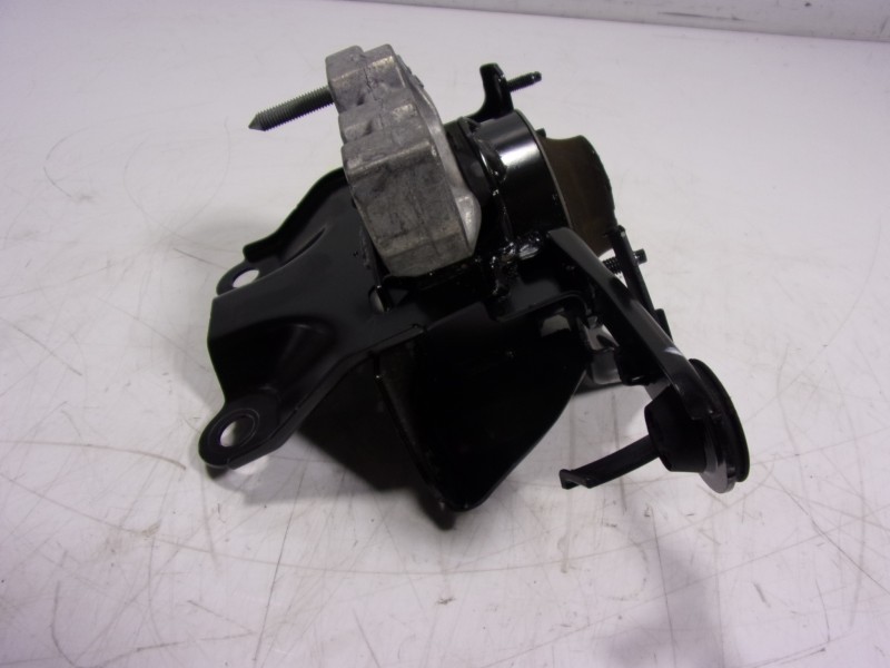 Recambio de soporte motor izquierdo para toyota yaris 1.5 vvti hev referencia OEM IAM   
