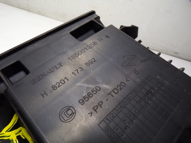 Recambio de filtro aire para renault captur 1.3 tce referencia OEM IAM 165001258R 165001258R 