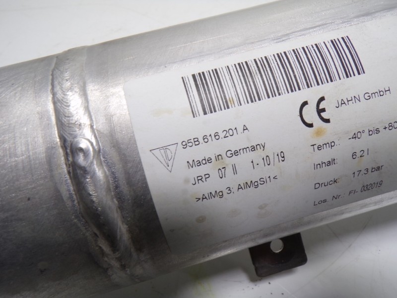 Recambio de deposito suspension para porsche macan (typ ) base referencia OEM IAM 95B616201A 95B616201A 