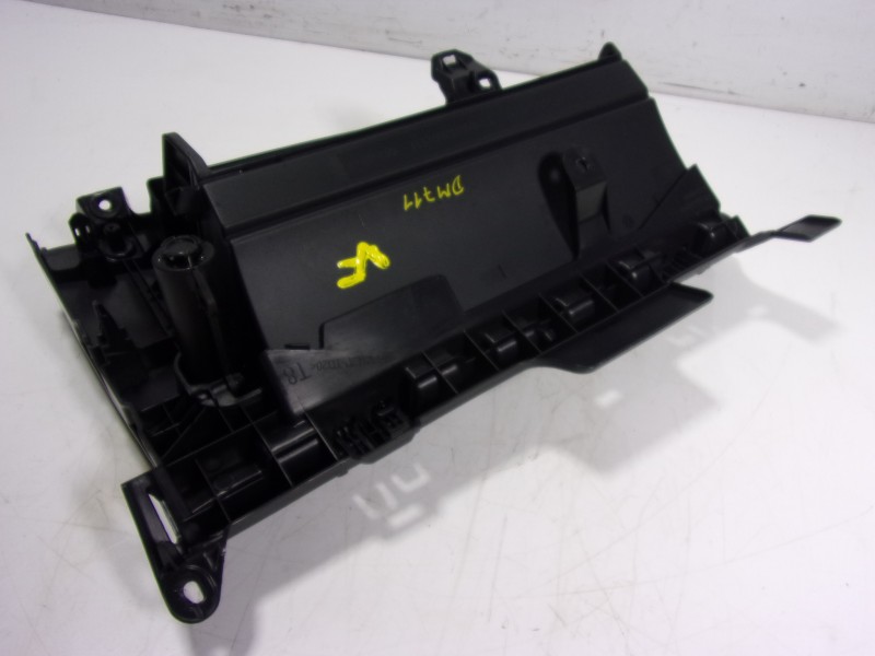 Recambio de guantera para toyota yaris 1.5 vvti hev referencia OEM IAM   