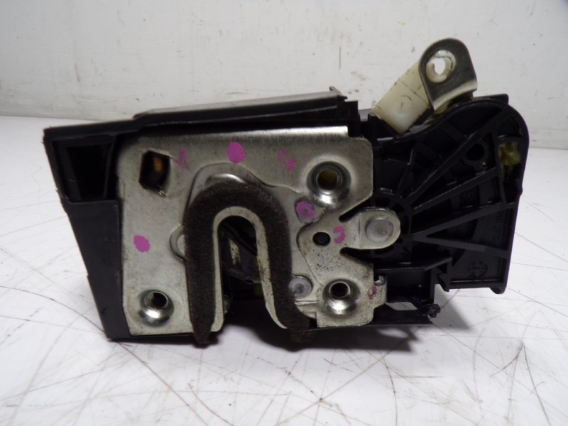 Recambio de cerradura puerta trasera derecha para dacia duster ii comfort referencia OEM IAM 825020888R 825020888R 