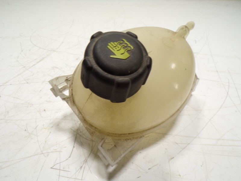 Recambio de deposito expansion para dacia duster ii comfort referencia OEM IAM 217104354R 217100680R 