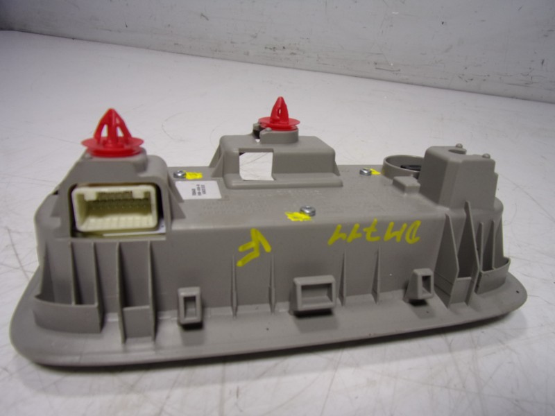 Recambio de piloto interior para toyota yaris 1.5 vvti hev referencia OEM IAM  703004430 