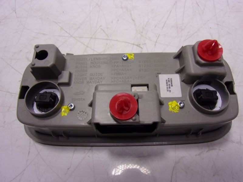 Recambio de piloto interior para toyota yaris 1.5 vvti hev referencia OEM IAM  703004430 