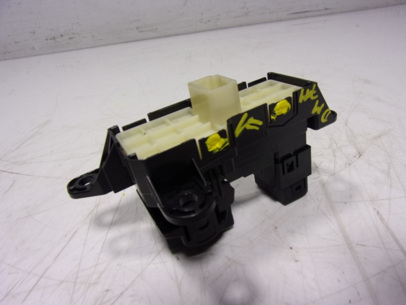 Recambio de palanca freno de mano para toyota yaris 1.5 vvti hev referencia OEM IAM  75P286 