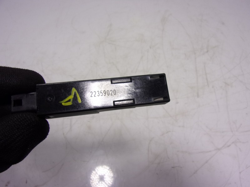 Recambio de conmutador de arranque para toyota yaris 1.5 vvti hev referencia OEM IAM  22359020 