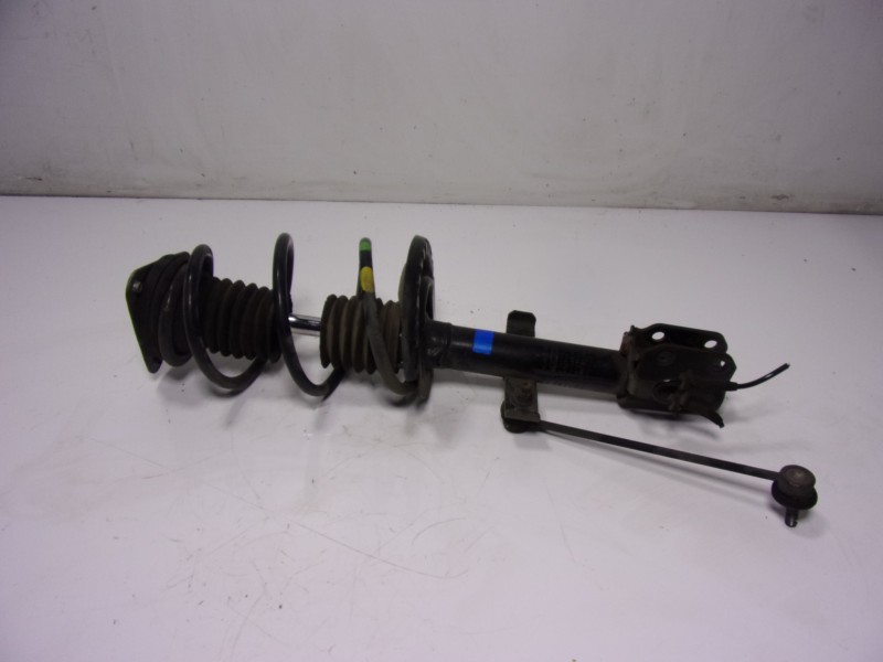 Recambio de amortiguador delantero derecho para renault captur 0.9 tce referencia OEM IAM 543021361R 543021587R 