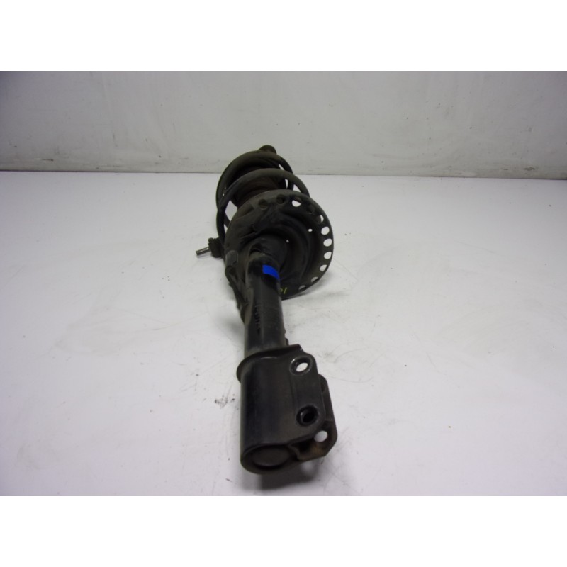 Recambio de amortiguador delantero izquierdo para renault captur 0.9 tce referencia OEM IAM 543021361R 543021687R 