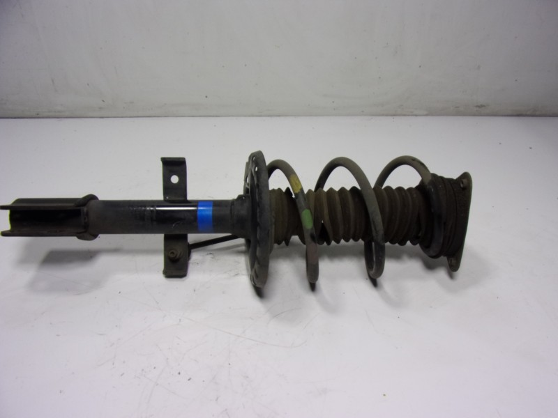 Recambio de amortiguador delantero izquierdo para renault captur 0.9 tce referencia OEM IAM 543021361R 543021687R 