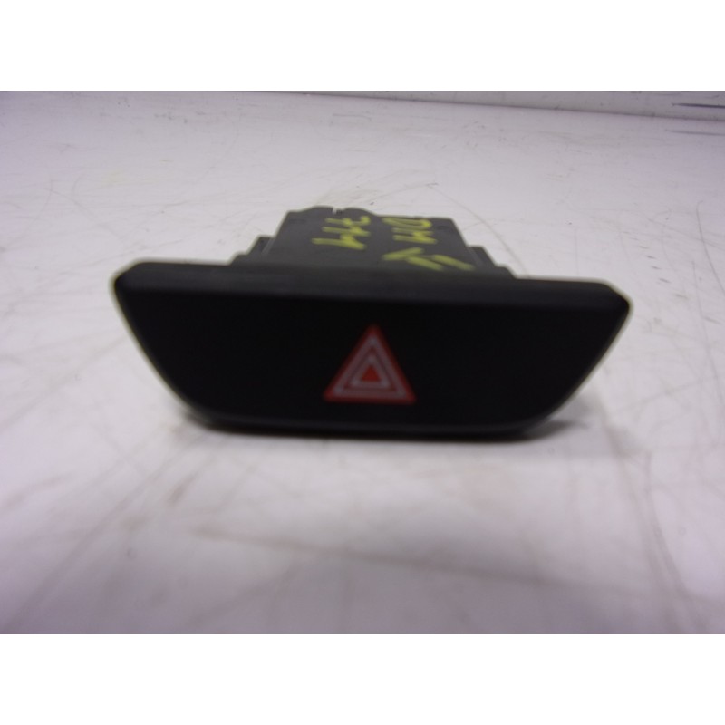 Recambio de warning para toyota yaris 1.5 vvti hev referencia OEM IAM  15D509 