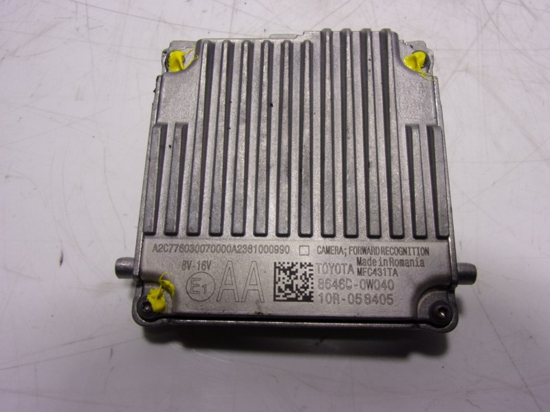 Recambio de modulo electronico para toyota yaris 1.5 vvti hev referencia OEM IAM  864C0W040 