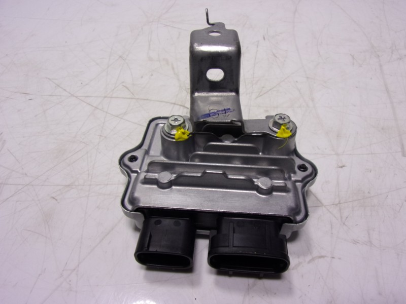 Recambio de modulo electronico para toyota yaris 1.5 vvti hev referencia OEM IAM  8957110010 