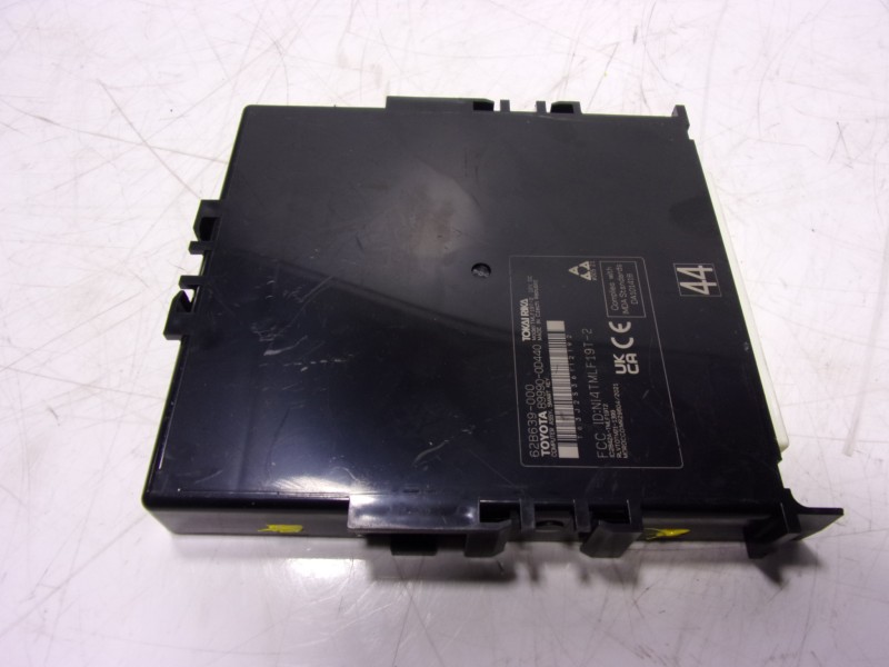 Recambio de modulo electronico para toyota yaris 1.5 vvti hev referencia OEM IAM  62B639000 