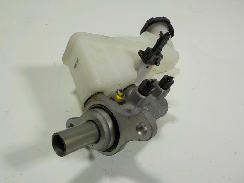 Recambio de bomba freno para kia rio (yb) 1.2 cat referencia OEM IAM 58510H8210  