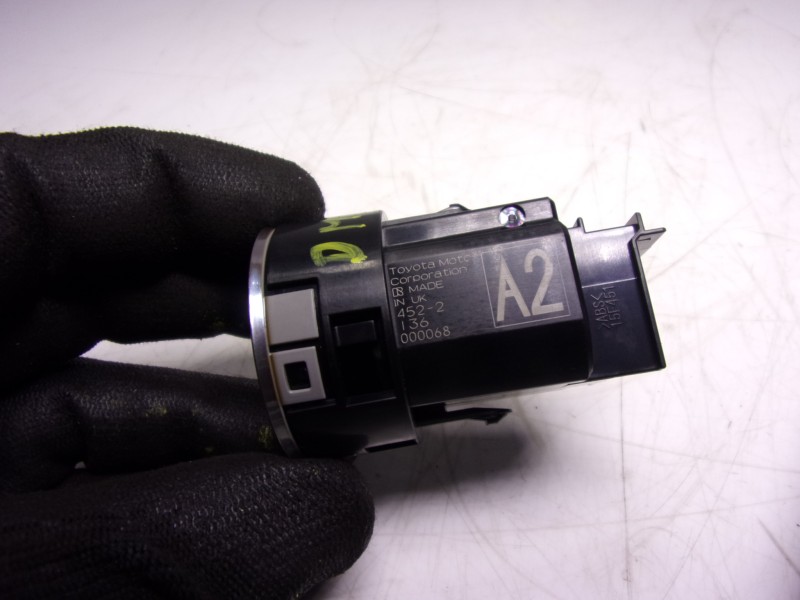 Recambio de modulo electronico para toyota yaris 1.5 vvti hev referencia OEM IAM  4522136 