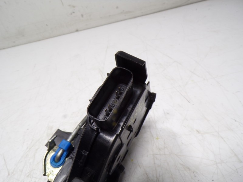 Recambio de cerradura puerta delantera derecha para kia rio (yb) 1.2 cat referencia OEM IAM 81320H8050 81320H8050LC4 