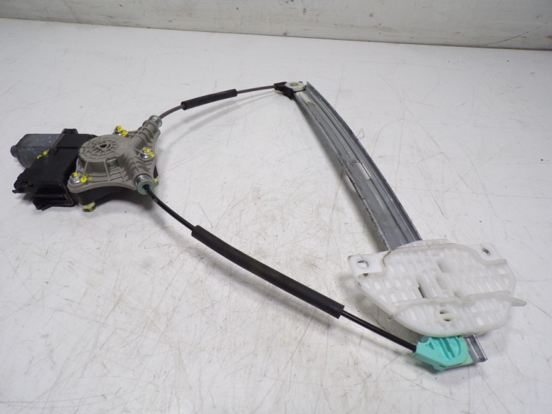 Recambio de elevalunas delantero izquierdo para kia rio (yb) 1.2 cat referencia OEM IAM 82401H8110 82450H8010 