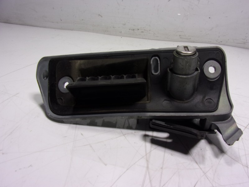 Recambio de maneta porton para volkswagen caddy furgón/kombi 2.0 tdi referencia OEM IAM 2K0827565M9B9 2K0827565H 