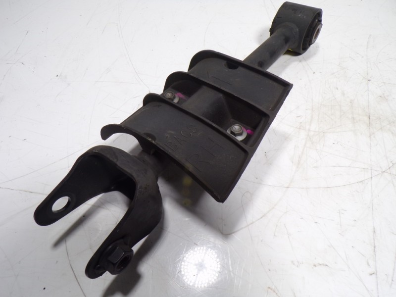 Recambio de brazo suspension inferior trasero derecho para mazda 3 lim. () origin referencia OEM IAM   