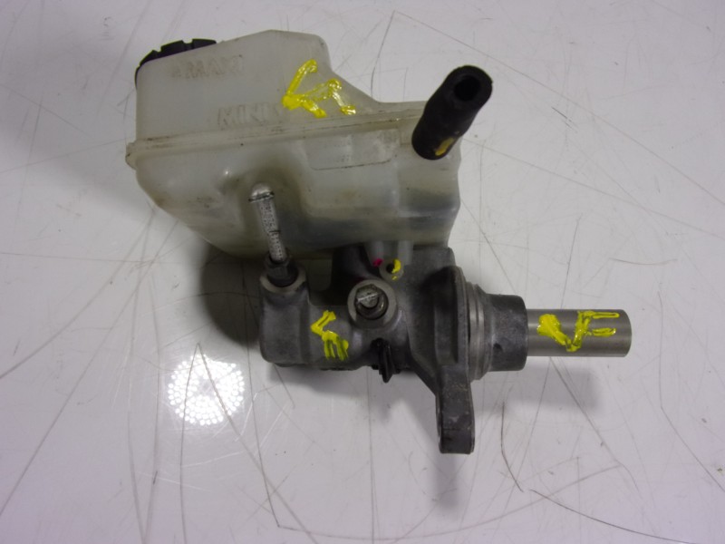 Recambio de bomba freno para renault twingo iii 1.0 sce referencia OEM IAM   