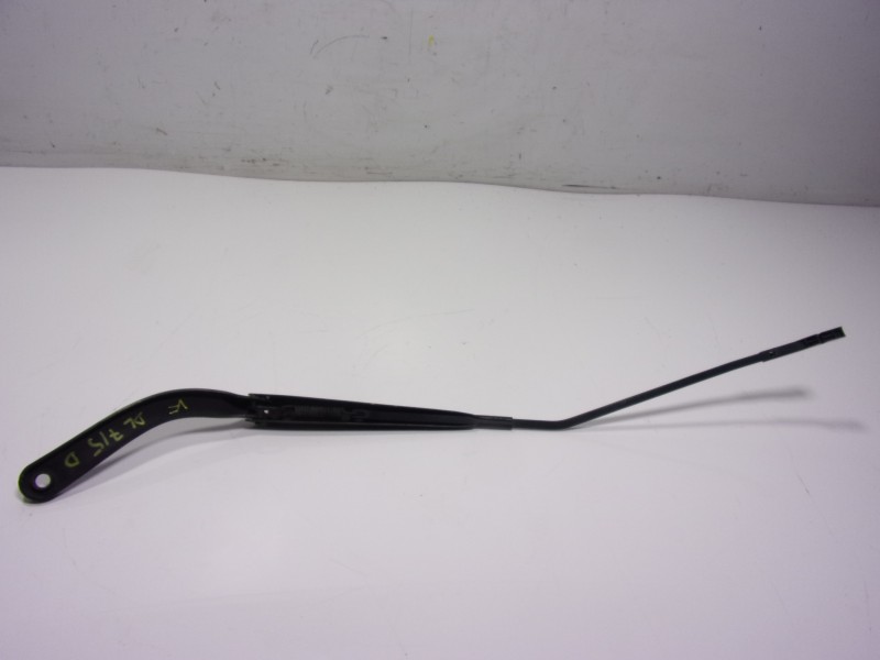 Recambio de brazo limpia delantero derecho para renault twingo iii 1.0 sce referencia OEM IAM   